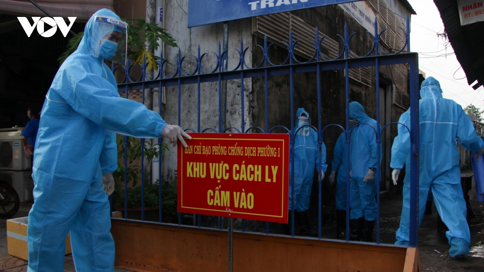"Cách ly F0 tại nhà ở Việt Nam thận trọng hơn các nước để tránh rủi ro"